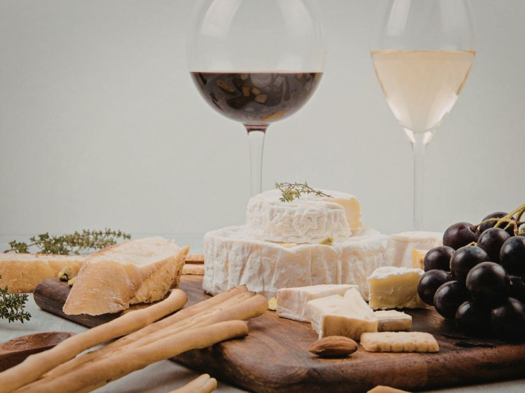 Table plateau charcuterie fromage